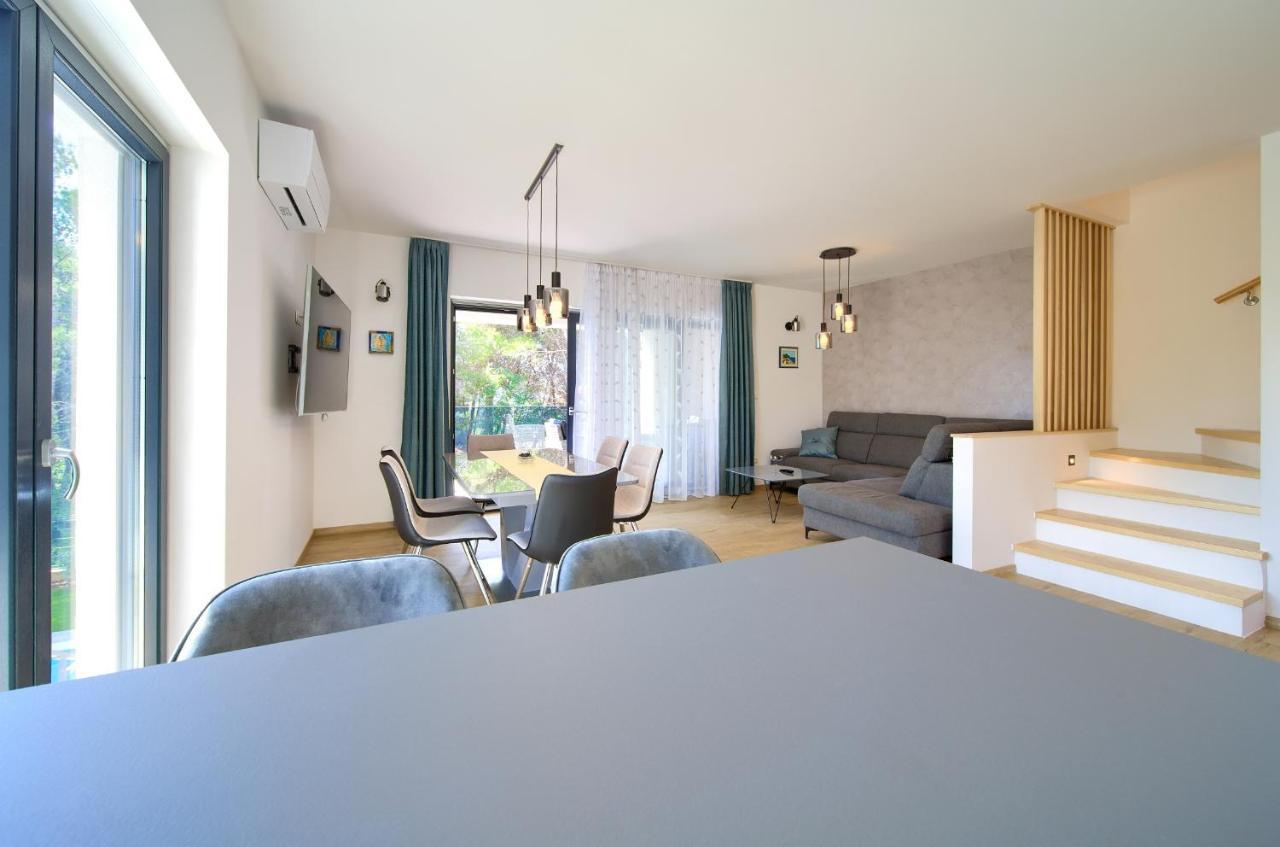 Apartments Paola & Karla With Pool Krk Town Exterior photo