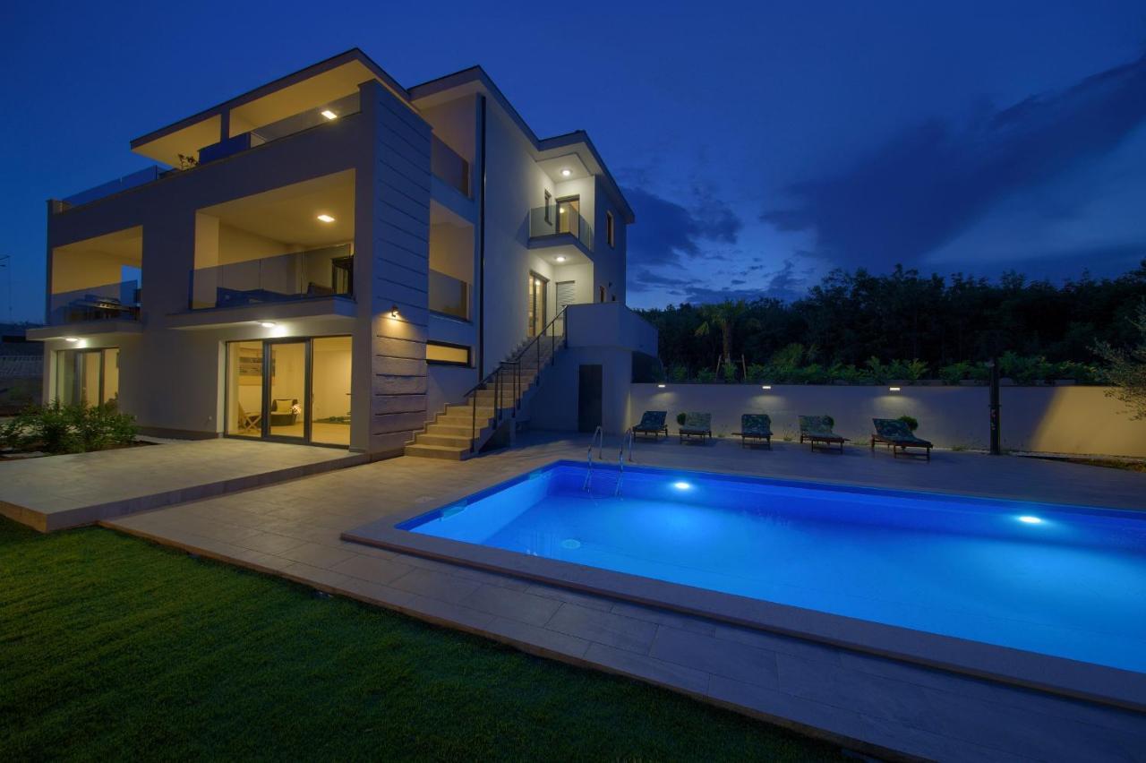 Apartments Paola & Karla With Pool Krk Town Exterior photo