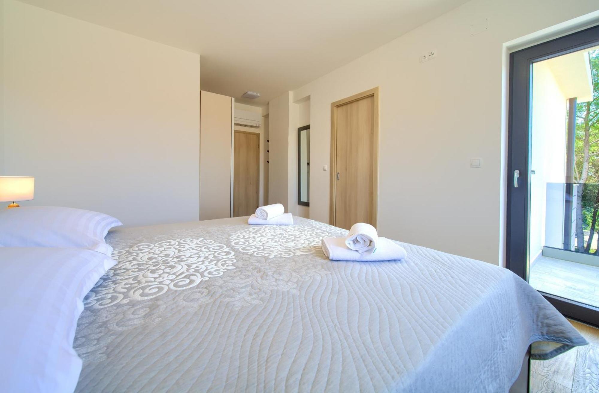Apartments Paola & Karla With Pool Krk Town Room photo