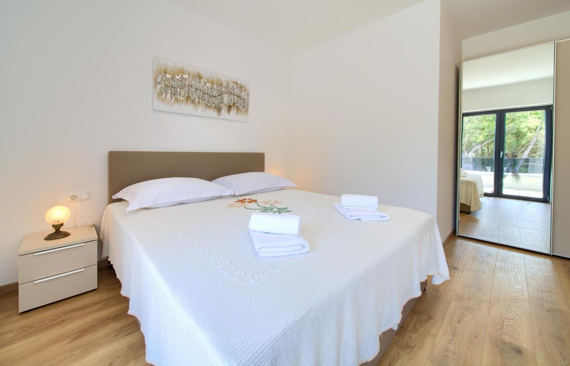 Apartments Paola & Karla With Pool Krk Town Room photo